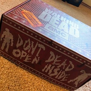 CHRISTMAS EDITION! The Walking Dead Supply Drop * New in Box